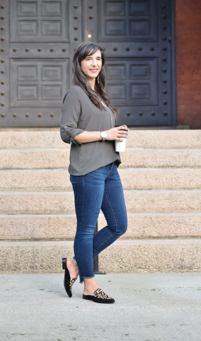 Casual-Teacher-outfit_skinny-jeans_leopard-mules_lush-tunic_Kut-cutoff-skinny-jeans