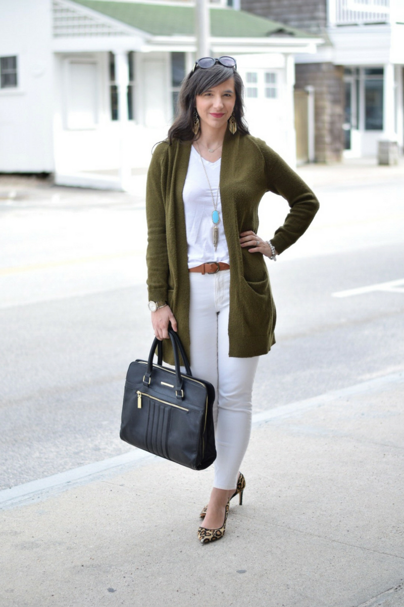 Fall to Spring Teacher outfits_all_white_skinny jeans_long cardigan_olive cardigan_leopard pumps_teacher style blogge