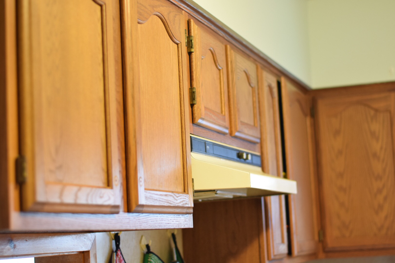 easy-way-paint-kitchen-cabinets_degreaser_clean-kitchen-cabinets_how-to-step-by-step
